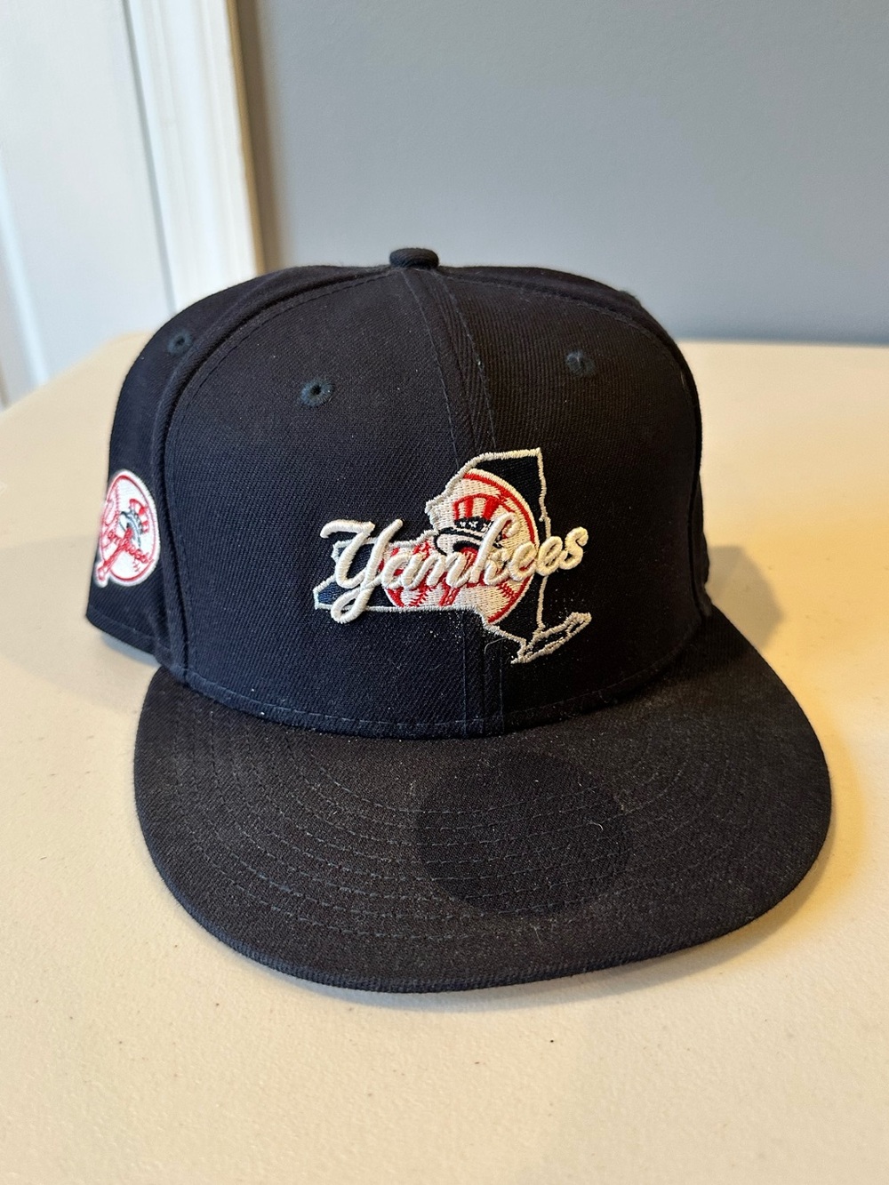 NY Yankees NY State Embroidered 9Fifty SnapBack Hat